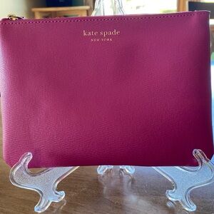 NWOT Kate Spade Pink Wristlet
(190)